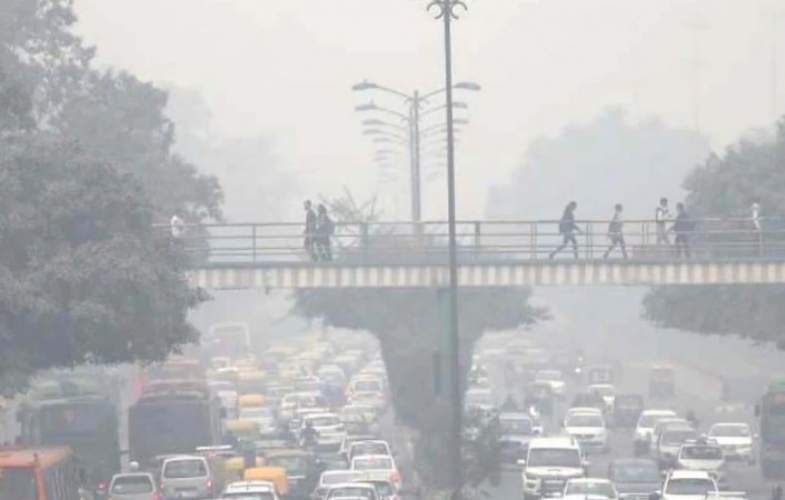 दिल्ली-NCR की हवाओं में घुला जहर, यूपी के शहरों में भी सांस लेना हुआ मुश्किल