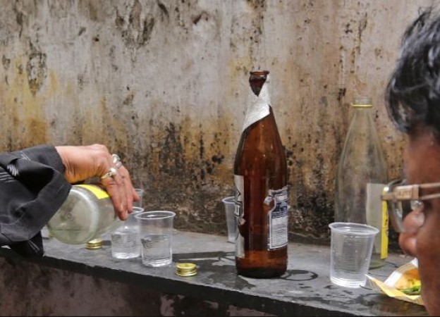 उज्जैन शराब कांड का मुख्य आरोपी गिरफ्तार, मृतकों की संख्या बढ़कर हुई 12
