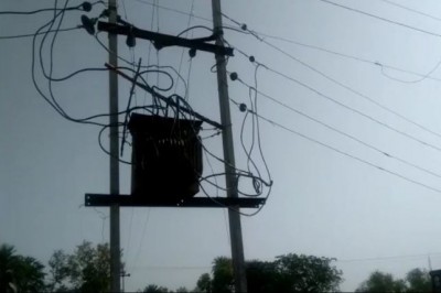 आंध्र प्रदेश में बिजली संकट, फ्लैशलाइट में हुई डिलीवरी
