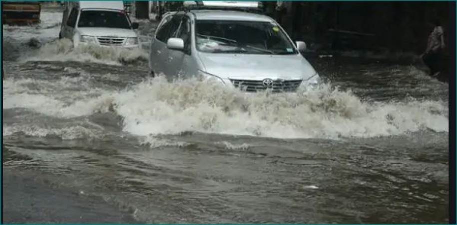 महाराष्ट्र में बारिश और बाढ़ से 48 लोगों की मौत, कर्नाटक की स्थिति गंभीर