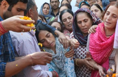 कश्मीरी पंडित हत्याकांड: 'पीड़ित परिवार को मुआवाजा और सरकारी नौकरी दी जाए..', CJI को चिट्ठी