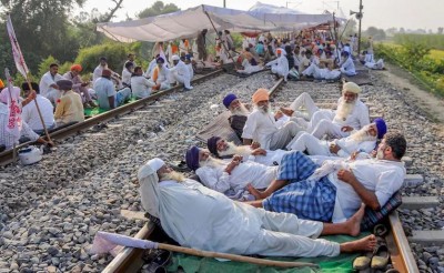 यूपी में 'रेल रोको आंदोलन' का सबसे अधिक असर, मुजफ्फरनगर और गाजियाबाद में किसानों ने ट्रेनें रोकीं
