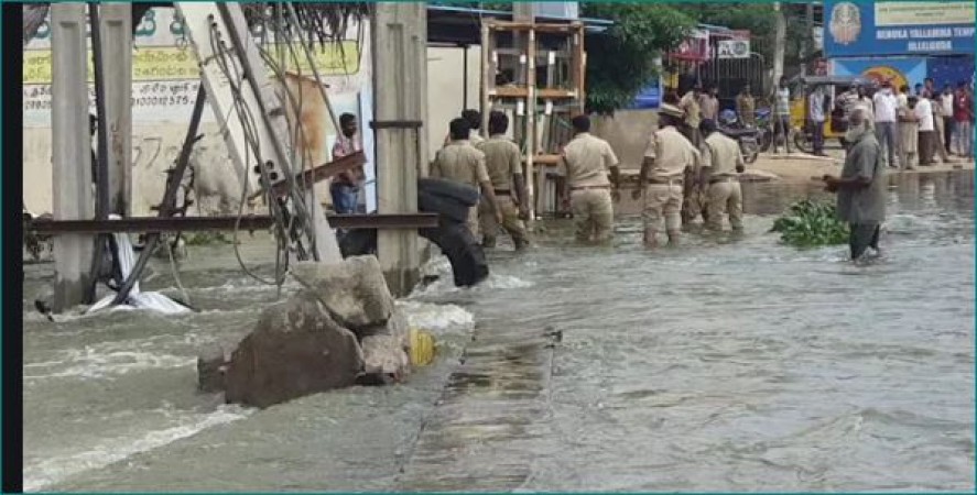 Rain wreaks havoc in Hyderabad, Weather department issues alert