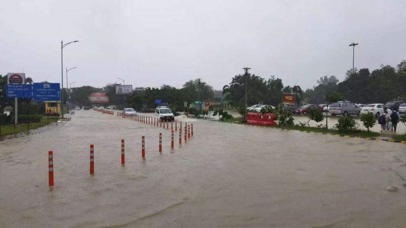 Alert! Effect of heavy rains in Uttarakhand visible in UP, Delhi-Lucknow highway closed