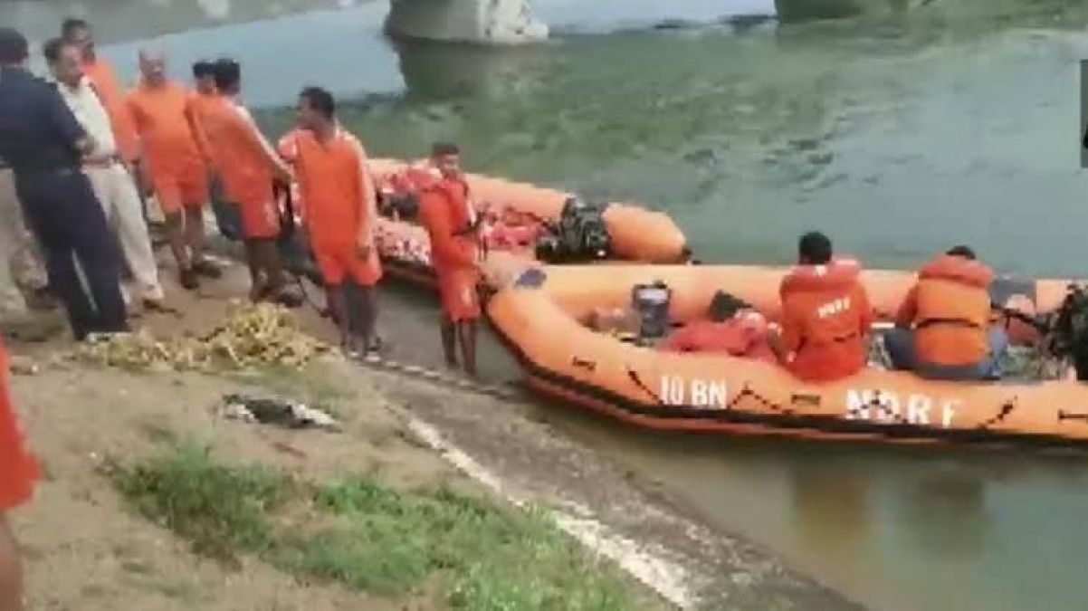 Car falls in the canal of Nagarjuna Sagar dam, people go missing