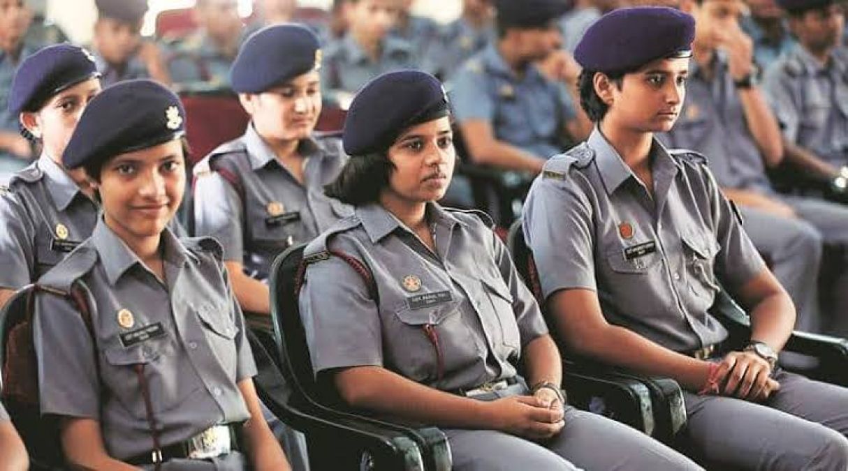 रक्षा मंत्रालय का बड़ा कदम, सैनिक स्कूलों में अब लड़कियां भी ले सकेंगी दाखिला