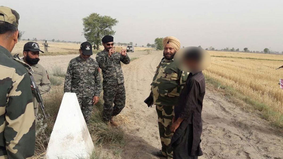 Two Pakistanis arrested from Punjab border, BSF is interrogating