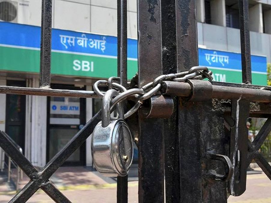 Banks on strike today, will be closed for four days due to Diwali