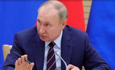 Putin, Macron talk about the migrant crisis in Belarus and Ukraine.