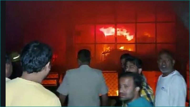 Fierce fire breaks out in Carrom Board factory of Meerut