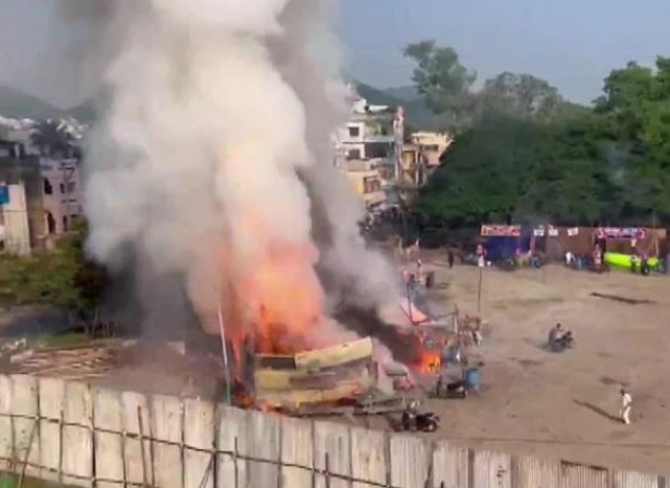 Video: विजयवाड़ा में पटाखा स्टॉल में लगी आग, दो की मौत