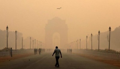 दिल्ली की हवाओं में घुला ज़हर, सांस लेना भी हुआ दूभर