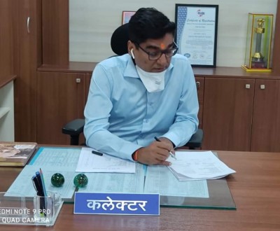 Decree of Guna collector Kumar Purushottam become topic of discussion