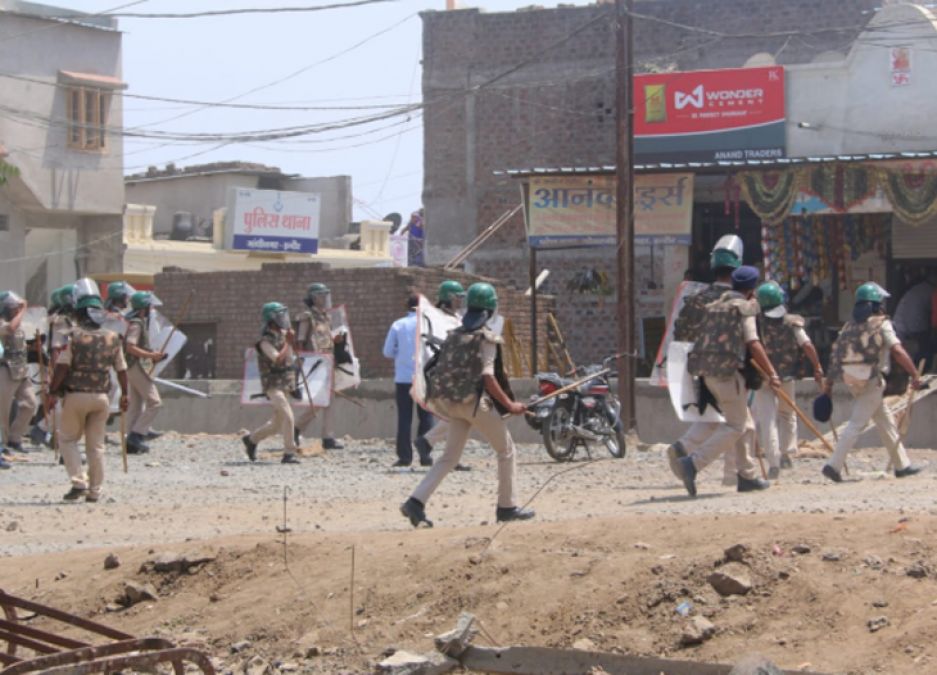 Stone pelting on police in Madhya Pradesh capital Bhopal, many policemen including CSP injured