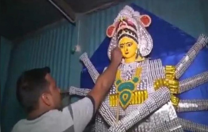 एक्सपायर्ड टैबलेट्स और गोलियों से बना दी मां दुर्गा की प्रतिमा, देखने के लिए उमड़े लोग
