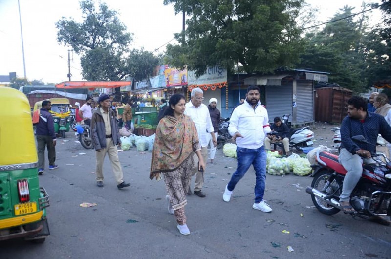 दीपावली के दूसरे दिन प्रातः काल से शुरू हुआ विशेष स्वच्छता अभियान