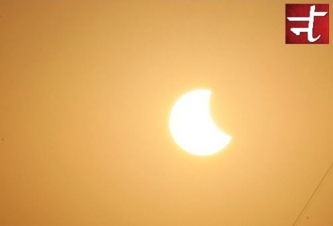 इंदौर में कुछ ऐसा दिखा सूर्य ग्रहण का दृश्य, यहाँ देंखे तस्वीरें और VIDEO