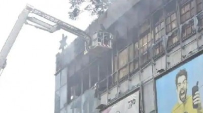 56 घंटे बाद बुझाई जा सकी मुंबई के माल में भड़की आग, 2000 करोड़ की संपत्ति हुई ख़ाक