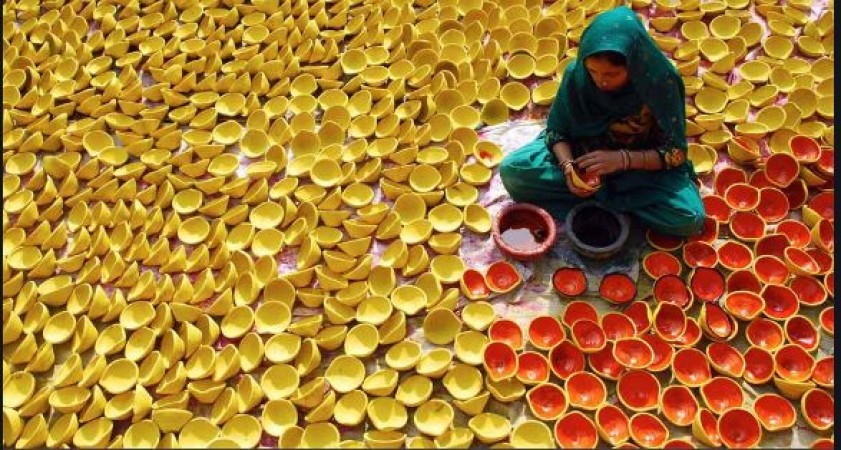 MP: Collector's new initiative, won't take tax from clay Diyas sellers on Diwali