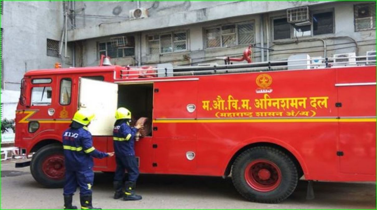 महाराष्ट्र में बाजार क्षेत्र में लगी आग, पांच दुकानें हुईं जलकर राख