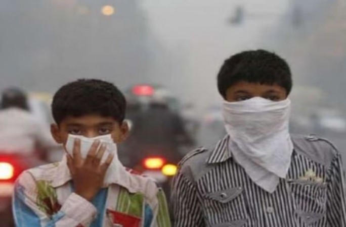 Delhi's 'suffocating' air, pollution reaches season's highest level