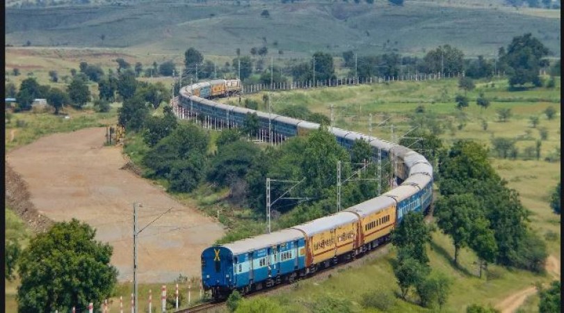 होली पर रेलवे ने दिया बड़ा तोहफा, यात्रियों को मिलेगा ये फायदा