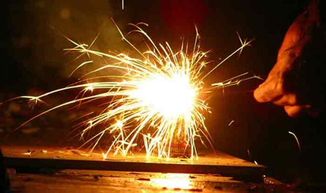 इस राज्य में दीपावली पर बस 2 घंटे ही चला पाएंगे पटाखे