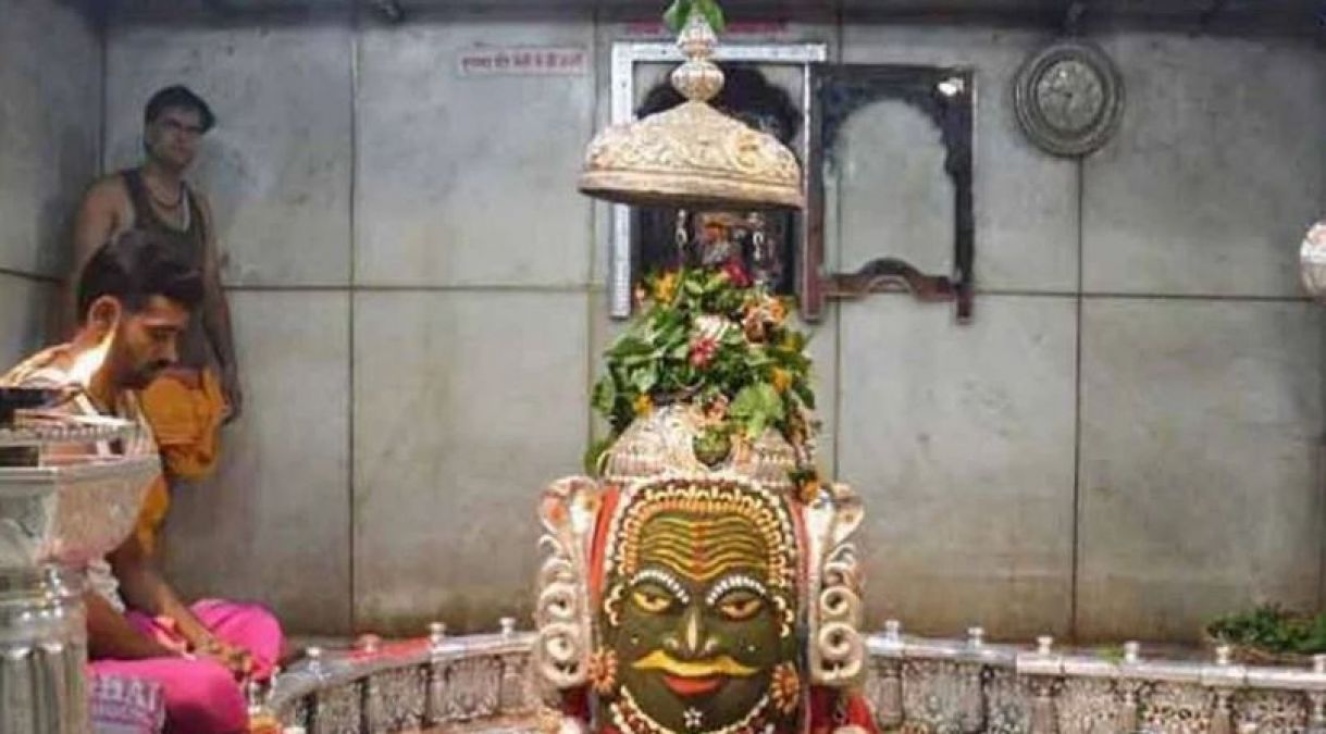 Ujjain: Junaid Idris Sheikh enters Mahakal temple, saints created ruckus