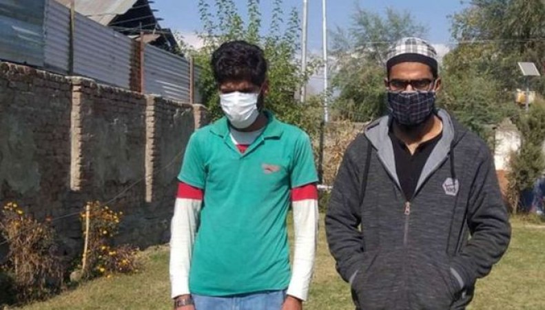 जम्मू कश्मीर: हंदवाड़ा से लश्कर-ए-तैयबा के 2 आतंकी गिरफ्तार, भारी मात्रा में गोला-बारूद बरामद