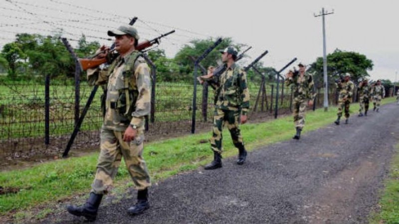 12 Indian-5 Bangladeshi trying to cross LoC illegally, BSF detained