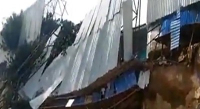 दिल्ली: निर्माणाधीन ओमेक्स मॉल की मिट्टी खिसकी, मजदूर हुए घायल