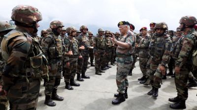 Army Chief Bipin Rawat visited LoC, told the soldiers - be ready for every situation