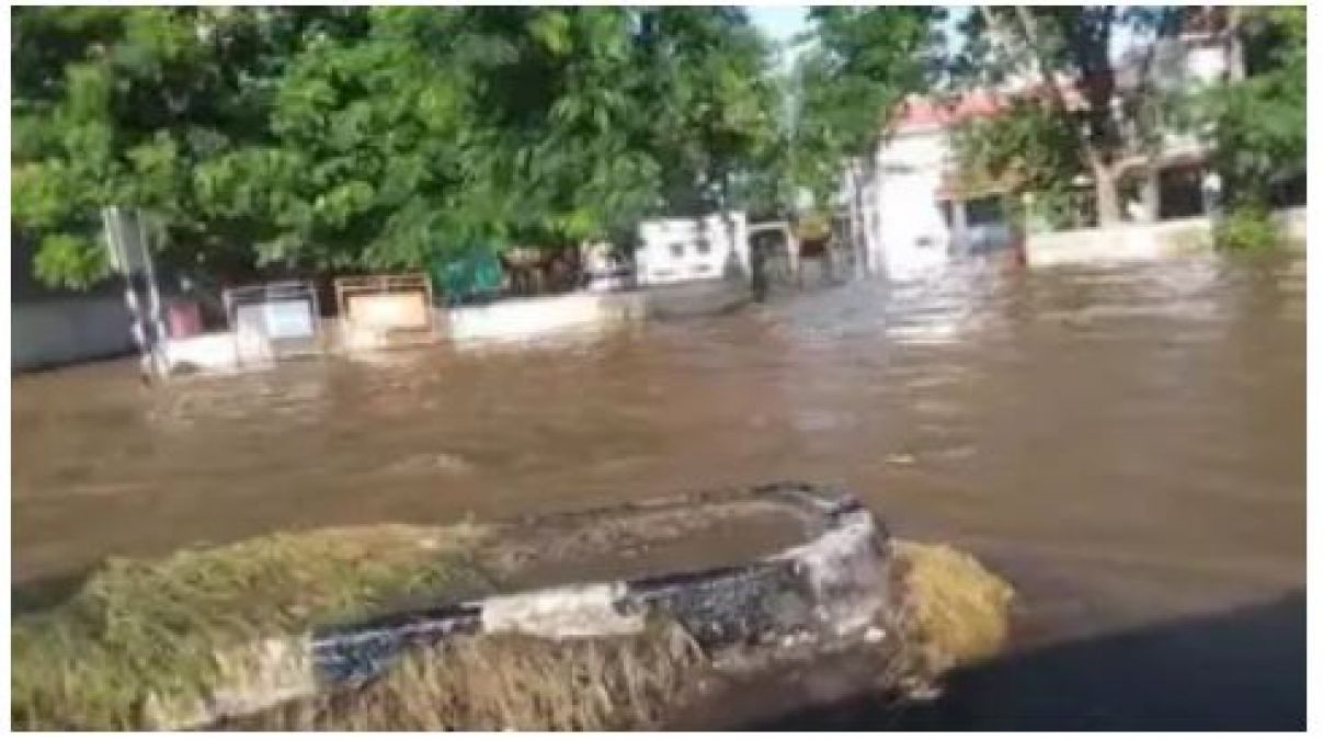 Cloudburst-like rain, vehicles, houses collapse in Nashik