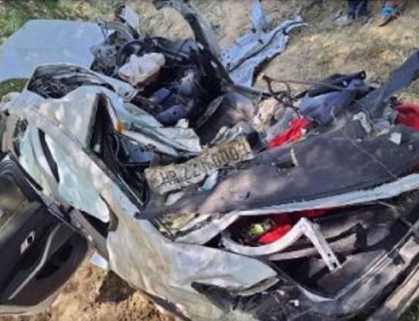 यमुना एक्सप्रेस-वे से नीचे गिरी तेज रफ़्तार BMW, ड्राइवर की मौत, एक घायल
