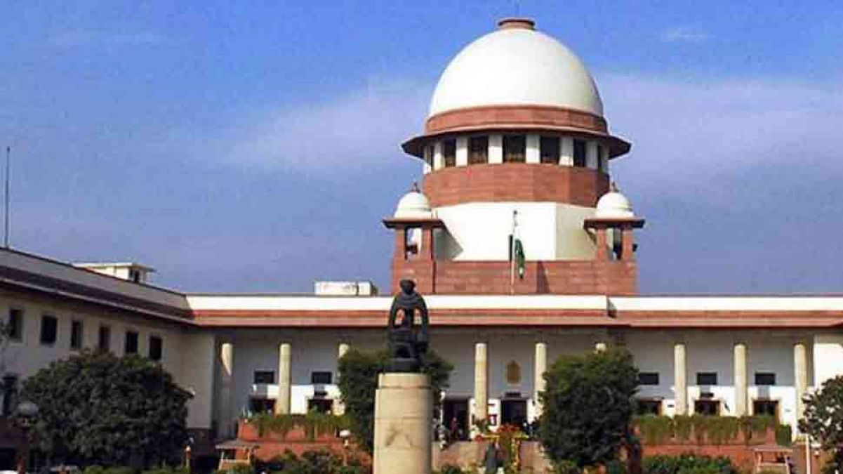 Ayodhya case:Man curses Muslim lawyer, Supreme Court to hear plea today