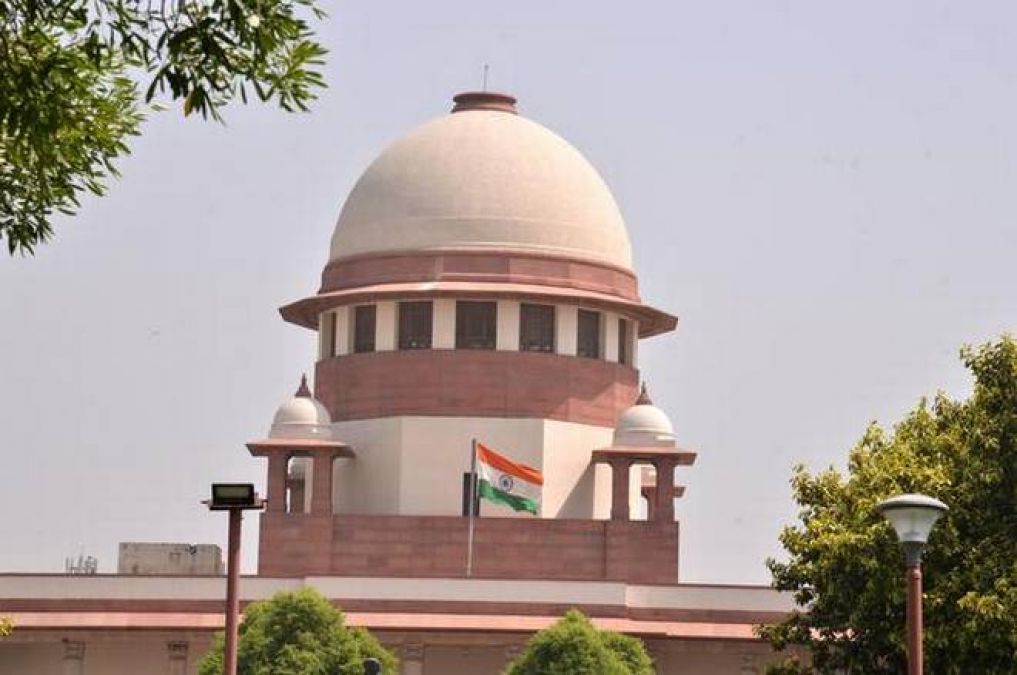 Ayodhya case: Supreme Court seeks response from professor who threatened Rajiv Dhawan