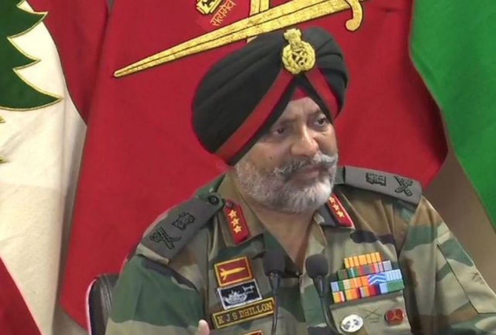 Chinar Corps Commander, Lieutenant General KJS Dhillon addressing students in Srinagar