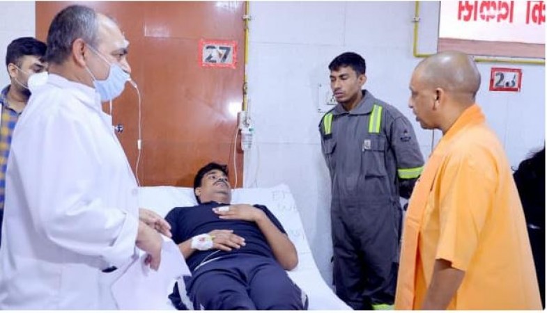 लखनऊ अग्निकांड में अब तक 5 की मौत, अस्पताल पहुंचे CM योगी, दिए मुफ्त इलाज के आदेश