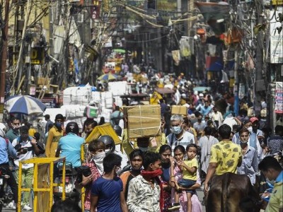 बड़े खतरे की तरफ भारत को धकेल सकती है लोगों की लापरवाही, 24 घंटों में फिर रिकॉर्ड तोड़ संक्रमित मामले