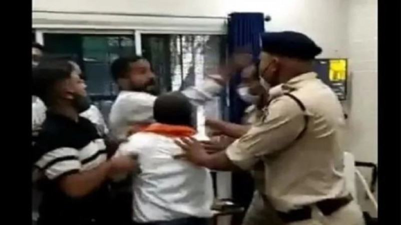 Chhattisgarh: Mob thrashes 'pastor' in the police station, Know why