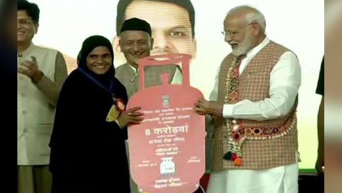 PM Modi inaugurates country's first Aurangabad industrial city, distributes LPG connection