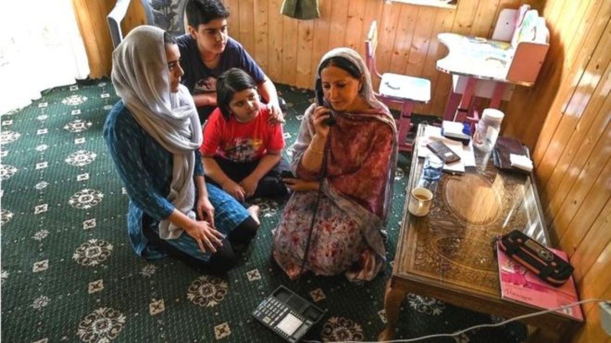 कश्मीर घाटी में अब मोबाइल सेवा बहाल करने की तैयारी में सरकार