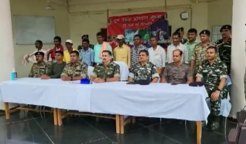 9 Naxalites surrendered including a 1 lakh rewardee