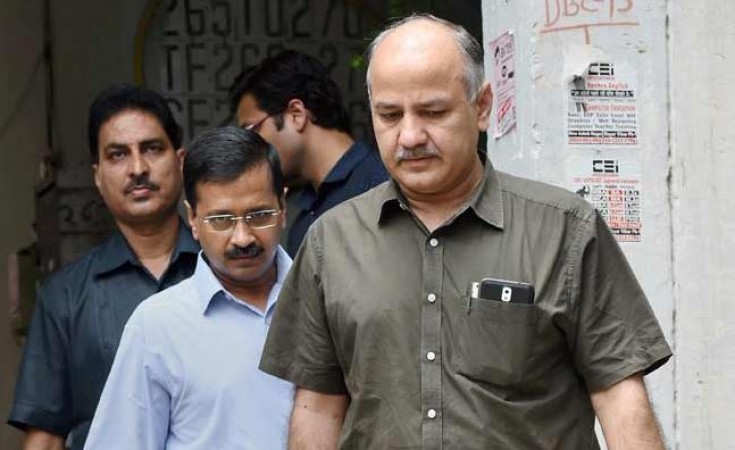 Delhi liquor scam: ED raids 25 places in capital, Manish Sisodia also accused