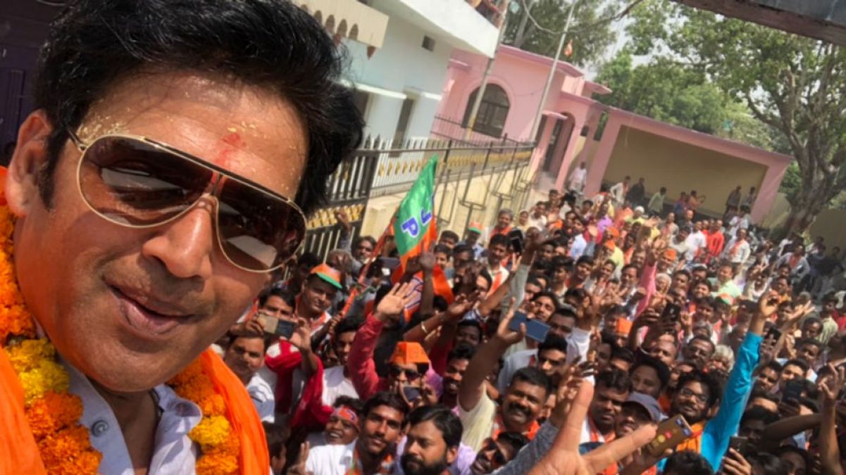 BJP MP Ravi Kishan reaches Patna, Says, 