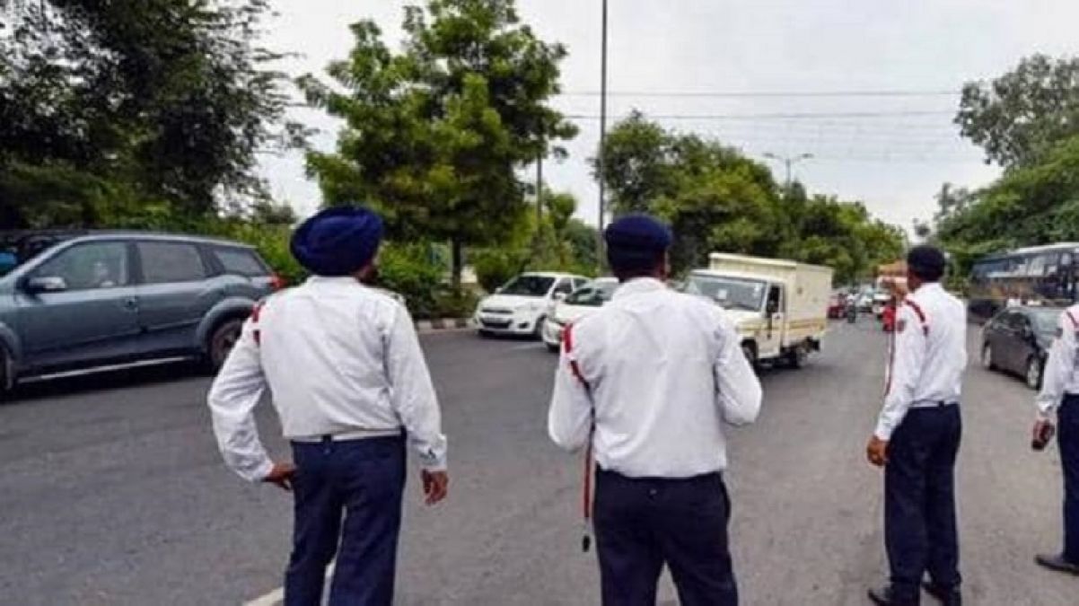 Motor Vehicle Act: Chandigarh Police making people aware of traffic rules by singing songs