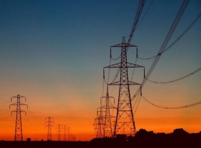 महंगी बिजली खरीदकर सस्ते में बेच रहा है दक्षिणांचल निगम, हो रहा है भारी नुकसान