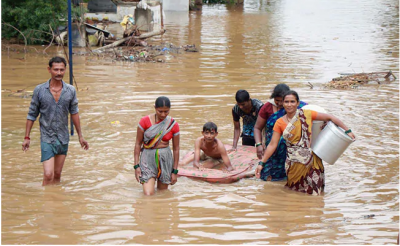 भारी बारिश से कर्नाटक पर फिर मंडराया बाढ़ का खतरा, गोवा में कई जगह भूस्खलन