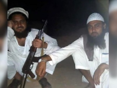 हाथ में AK-47 राइफल और पाकिस्तानी शख्स के साथ तस्वीर, पुलिस के निशाने पर मेरठ का नज़र मोहम्मद