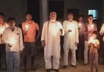 Congressmen take out candle march against unemployment in Uttar Pradesh